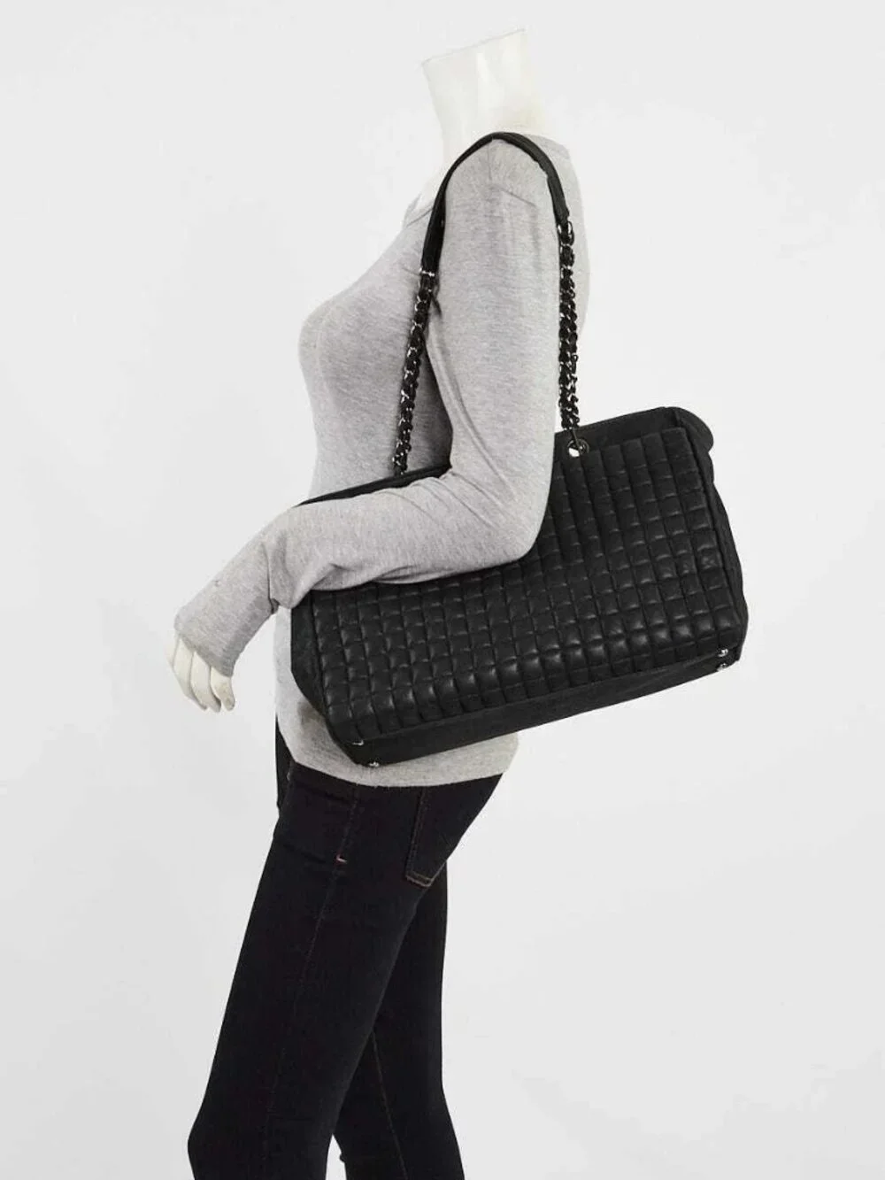 CHANEL exterior clean